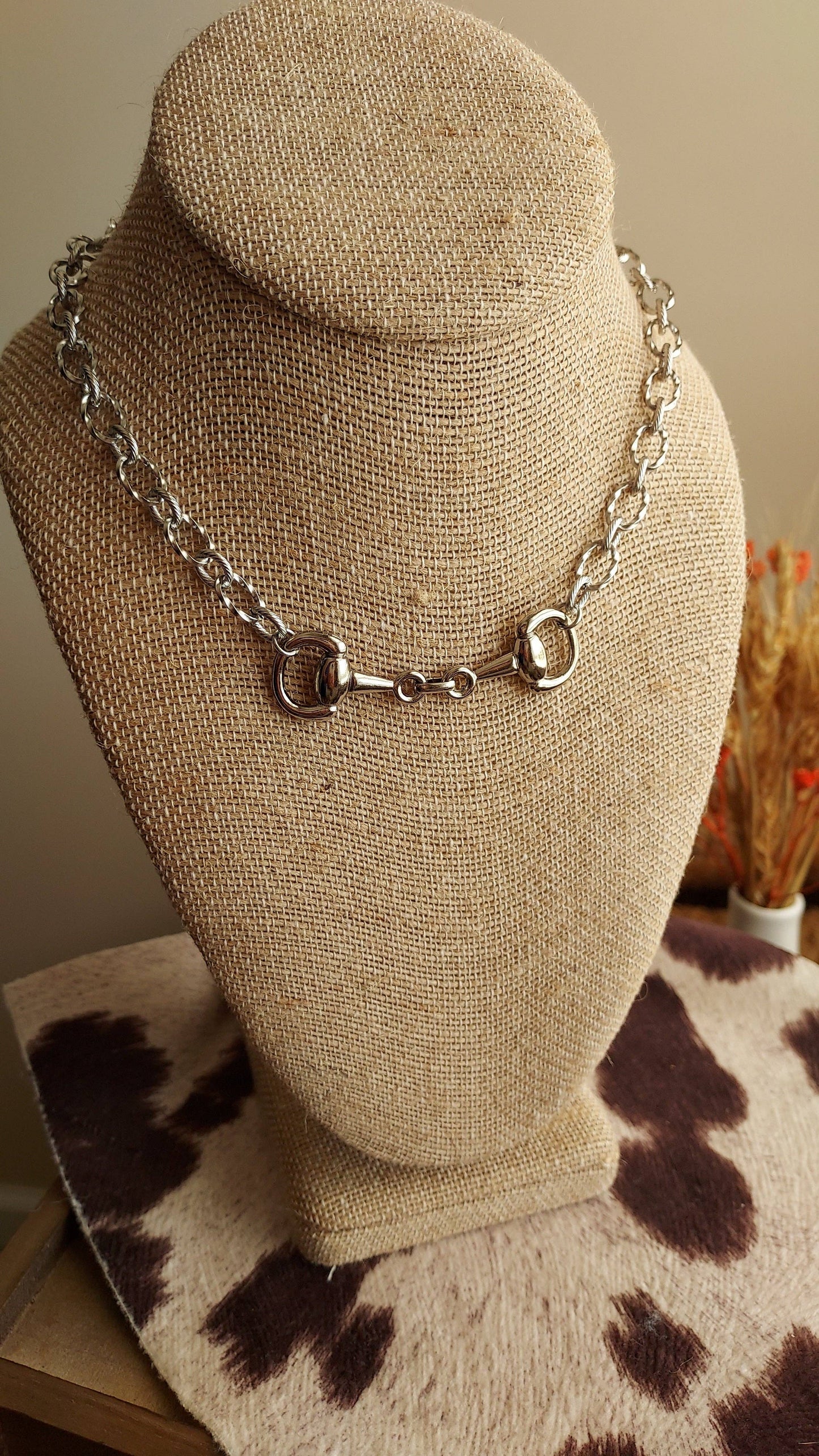 Twisted bit necklace